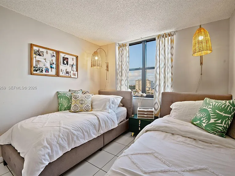 2555 Collins Ave #1002 — Photo 18