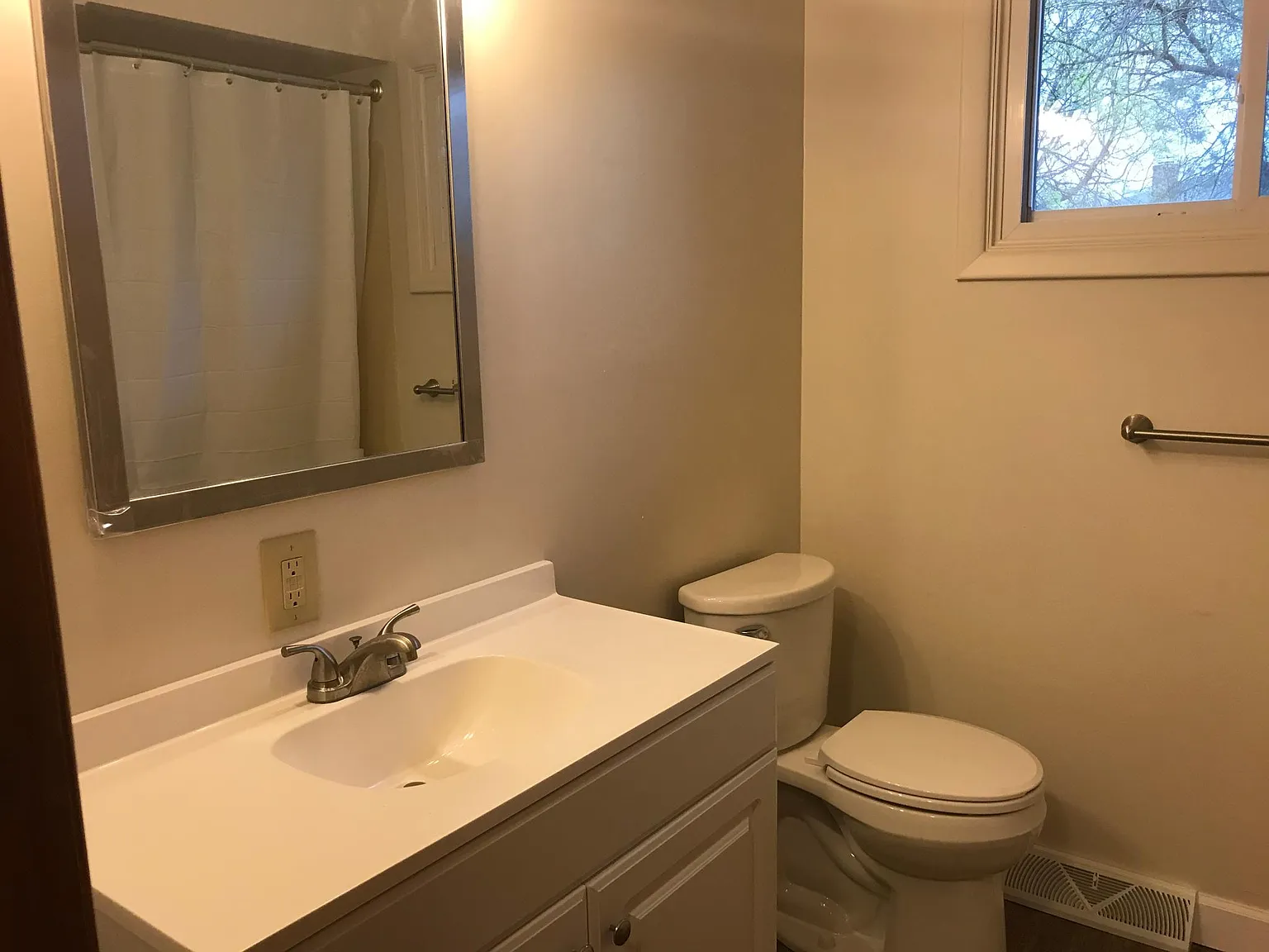 2 bed, 700 sqft, $1,050 — Photo 4