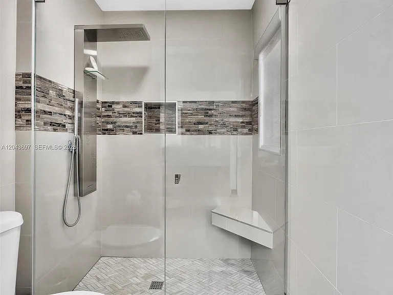 639 Verona Pl — Photo 51