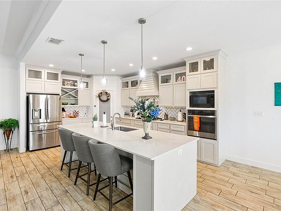 4th image of 3822 Negin Dr