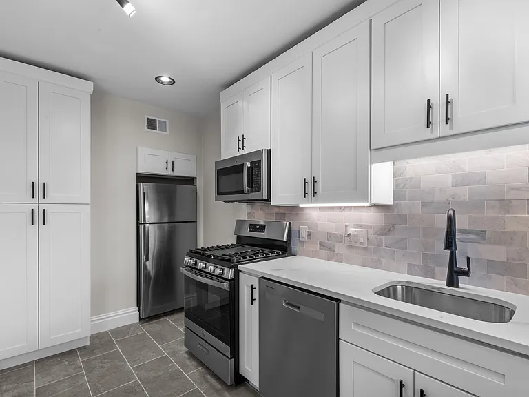 6340 Northwood Ave #2W — Photo 9