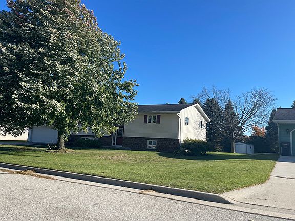 5th image of 431 Harvey Dr