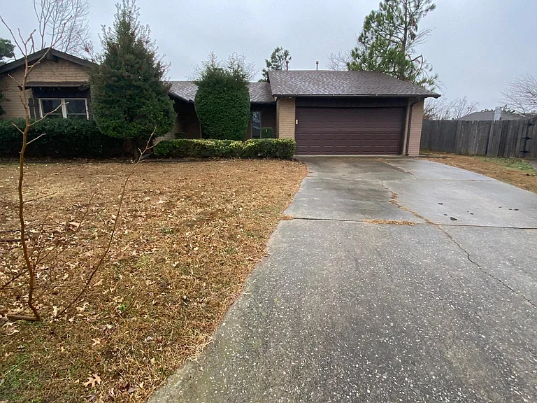 7628 Lippert Ln — Photo 1