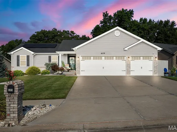 609 Courageous Ln, Wentzville, MO 63385