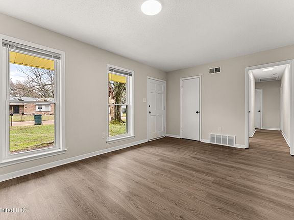 4th image of 8193 Cedarbrook Dr