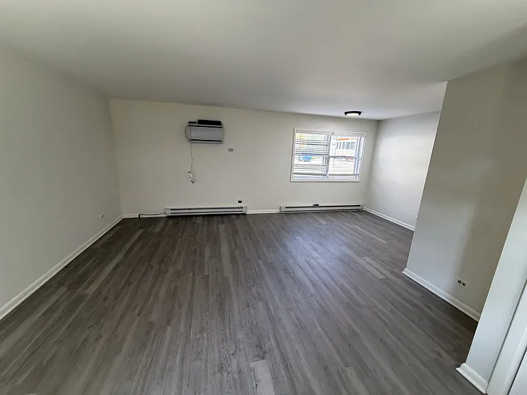 1660 2nd St #6 — Photo 2