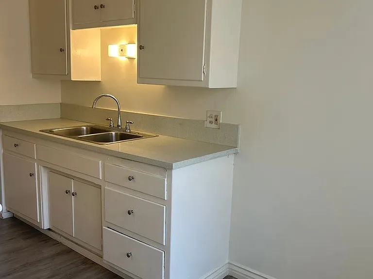 611 N Alhambra Ave — Photo 6