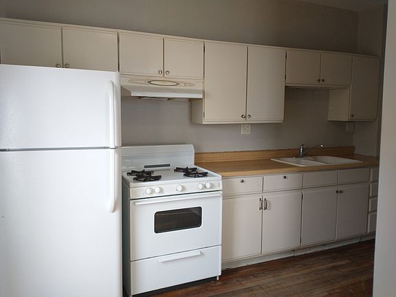 5th image of 207 Regan St #1