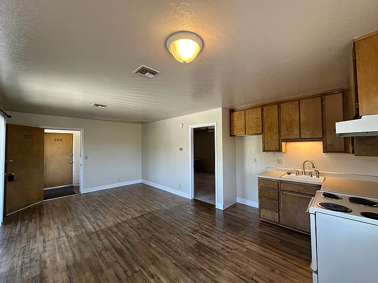 507 McGowan St — Photo 4