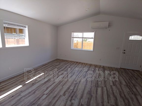 5th image of 919 NW Oak Ave
