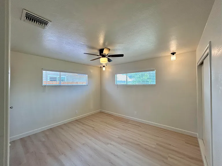 4034 E Buckingham Way — Photo 6
