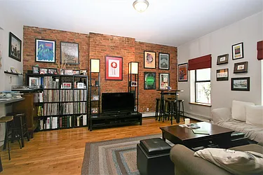Rented by R New York