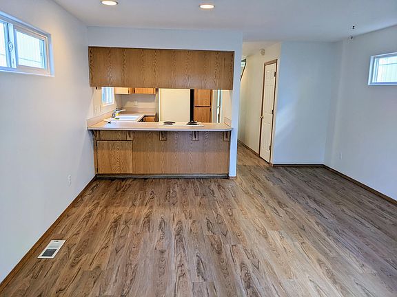 Kitchen breakfast bar