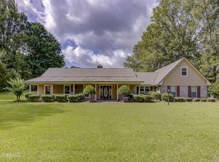 214 Memory Oaks Dr, Raymond, MS 39154