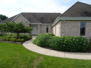 4520 S Hillview Dr, New Berlin, WI 53146