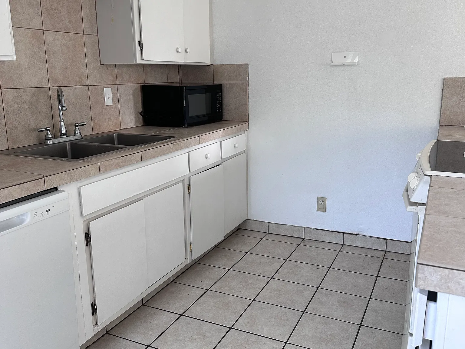 3 bed, 1.5 bath, 1110 sqft, $2,200 — Photo 4