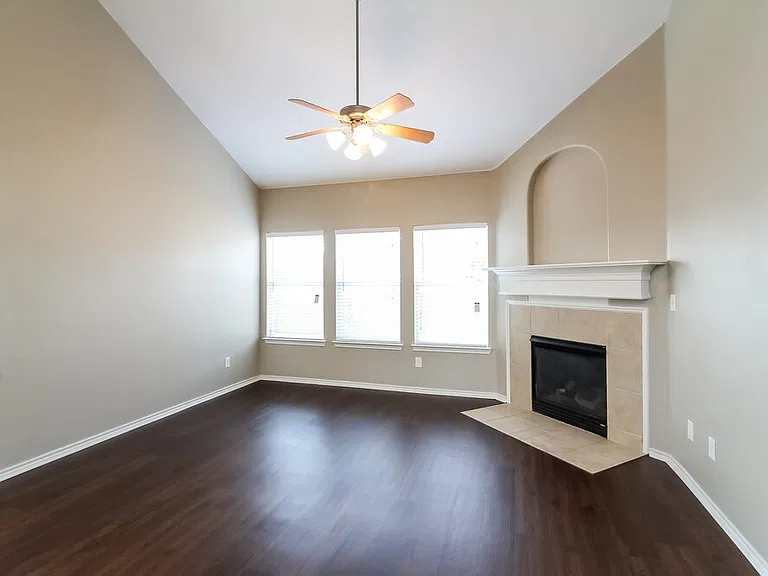 1204 Seneca Pl — Photo 2