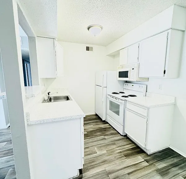 Pheasant Run Apartments — Photo 1