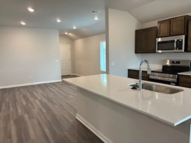 19521 Conway Dr — Photo 6