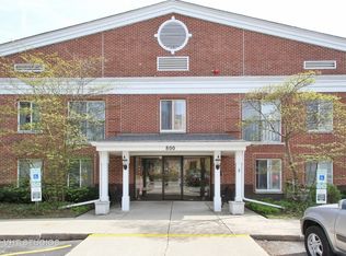 800 Ridge Rd APT 104, Wilmette, IL 60091