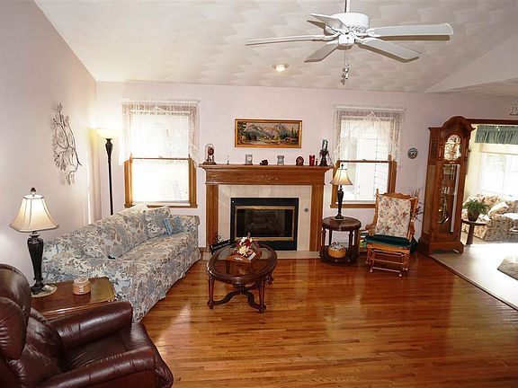 4th image of 1077 Comfortcove Dr