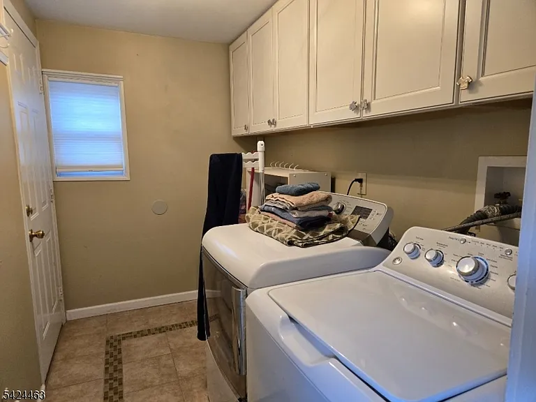 8 Spring Ln — Photo 21
