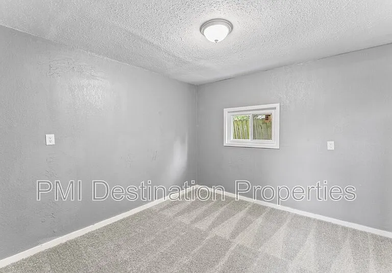 915 E Hayward Ave — Photo 9