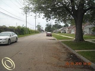 4th image of 9665 Woodbine