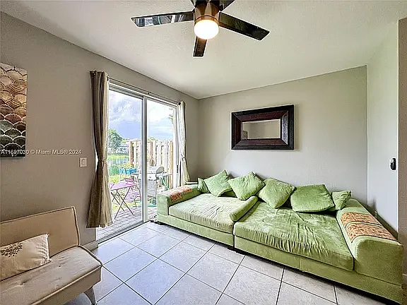2819 SE 1st Dr #5 — Photo 4