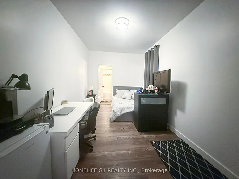 286 Hunter St W — Photo 10