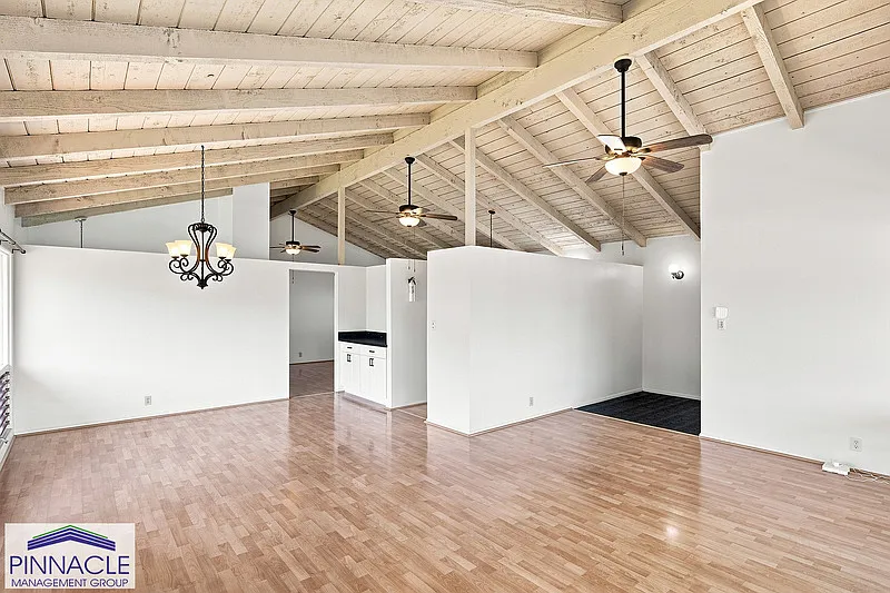 5 bed, 3.0 bath, 2463 sqft, $5,500 — Photo 3