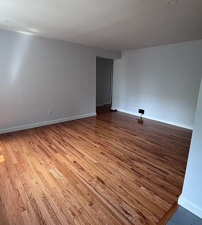 2nd image of 61-88 Dry Harbor Rd #1B