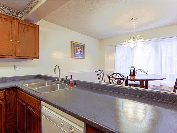 3rd image of 49 Union Hill Dr