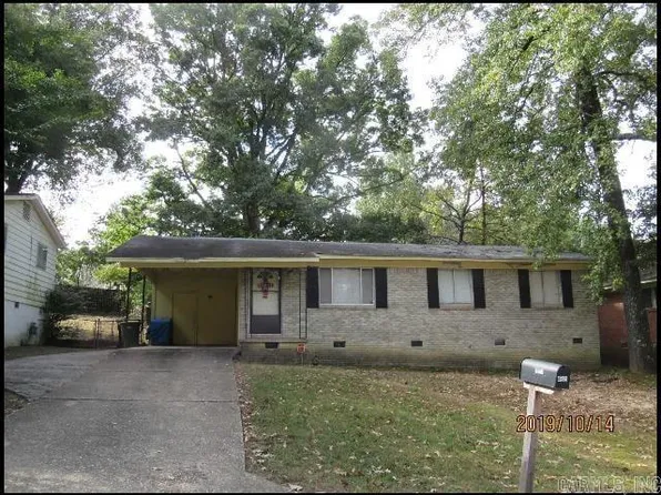 8915 Longacre Dr, Little Rock, AR 72205