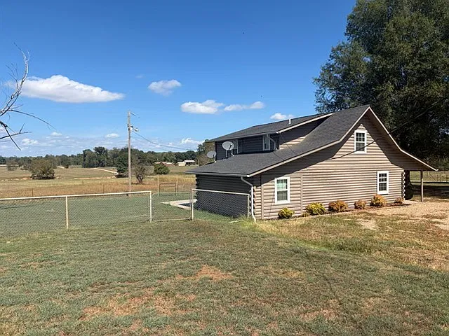 4 bed, 1740 sqft, $2,500 — Photo 3