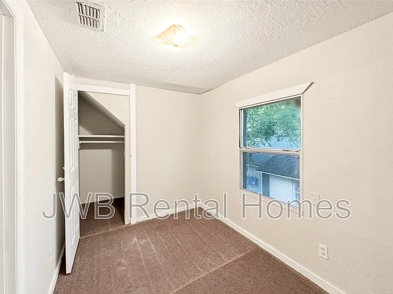 3933 Boulevard #2 — Photo 16