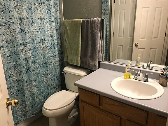 Upstairs master full bath (with bathtub)