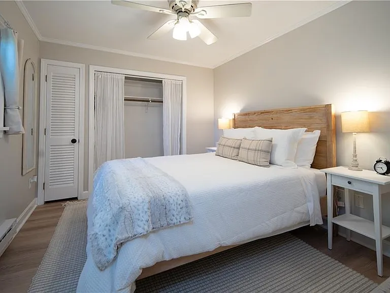 534 Aquidneck Ave #A — Photo 43