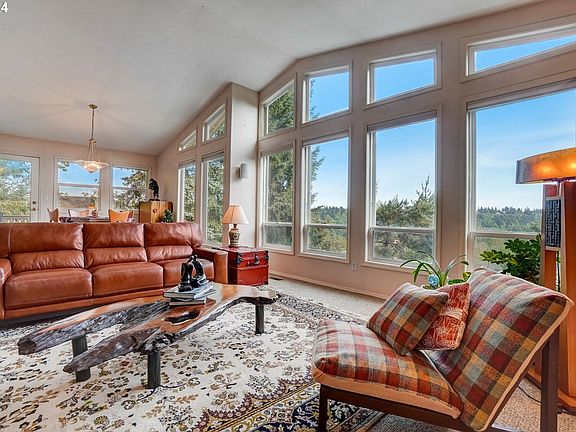 5th image of 1891 Rockridge Dr