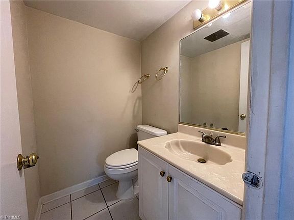 5th image of 3310 Winchester Dr