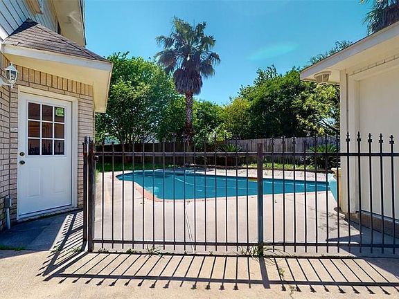 4th image of 10707 Willow Crossing Ct