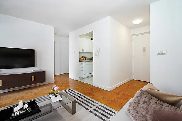 Rented by REAL New York | media 3