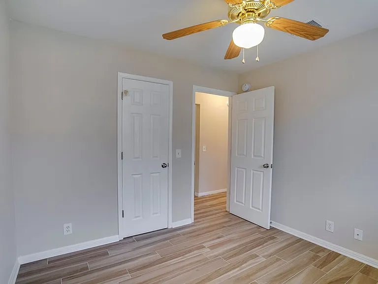 1013 Lantana Ln — Photo 12