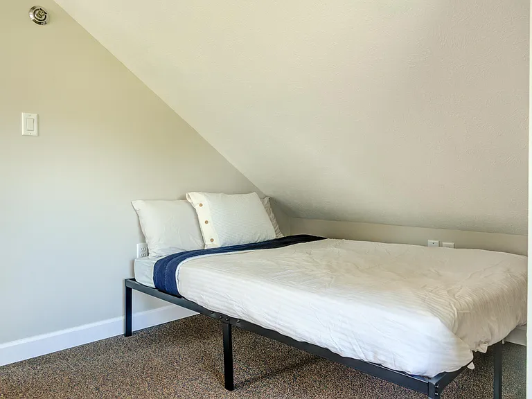 1320 Hillcrest Rd #6 — Photo 9