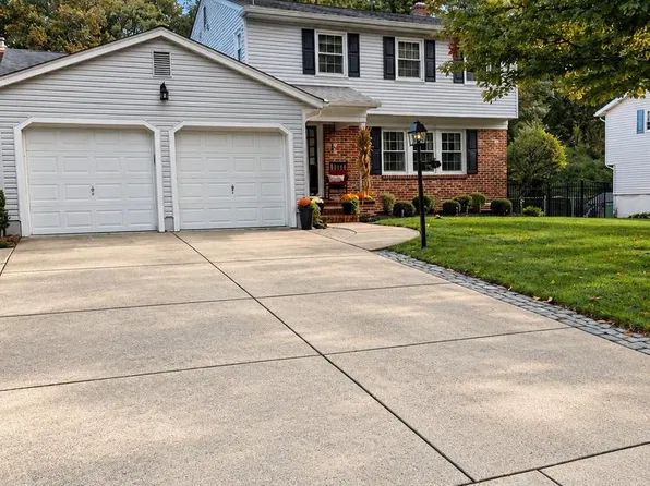 211 Hamilton Rd, Marlton, NJ 08053