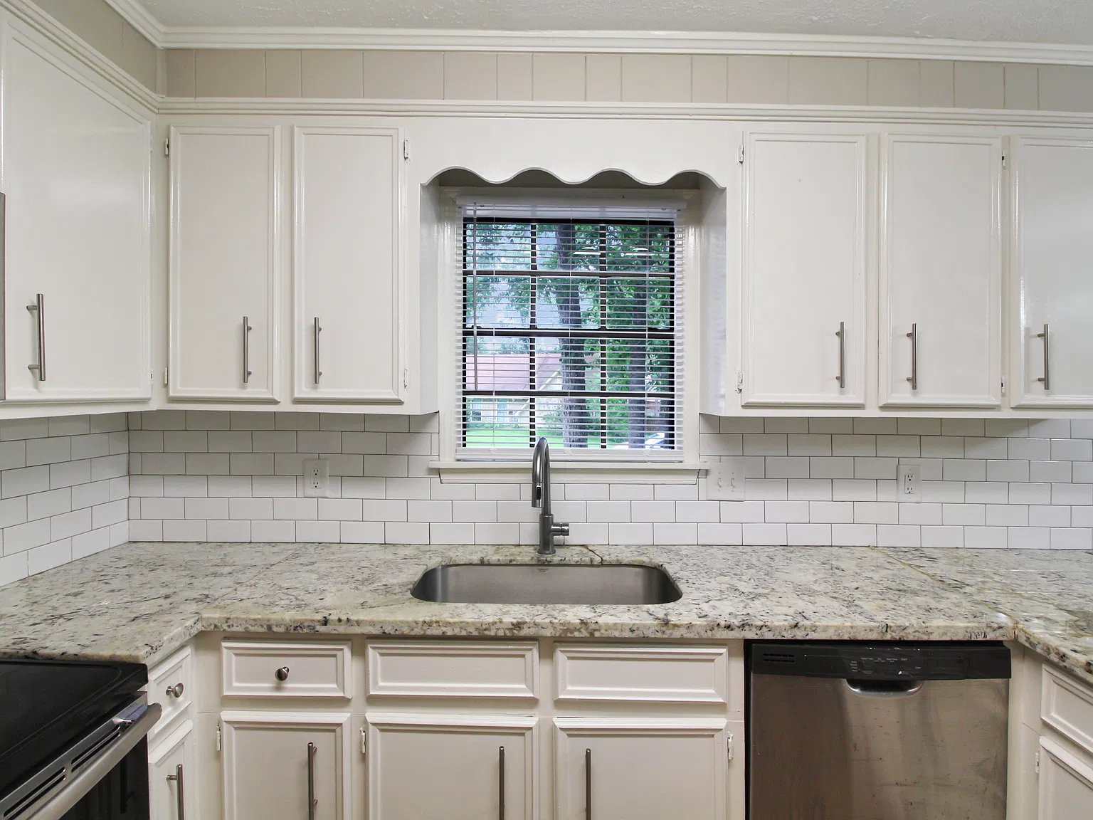 320 Helmsley Dr — Photo 4