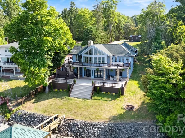 8611 Island Point Rd, Charlotte, NC 28278