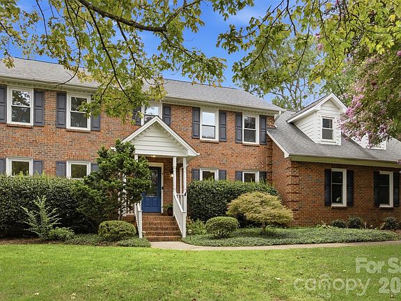 3rd image of 1511 Prancer Ln