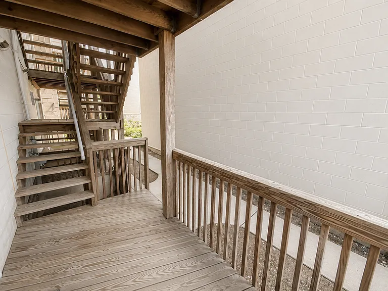 Courtview Square Apartments — Photo 6