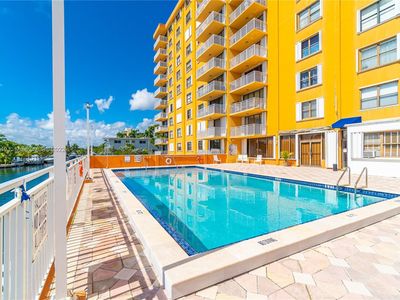 2450 NE 135th St APT 1002, North Miami, FL, 33181